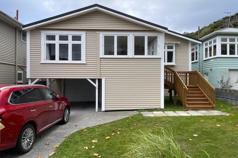 Photo of property in 21 Burrows Avenue, Karori, Wellington, 6012