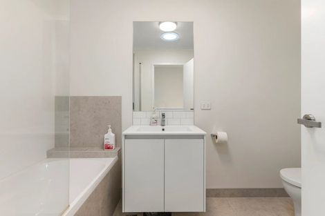 Photo of property in 4 Hononga Lane, Northcote, Auckland, 0627