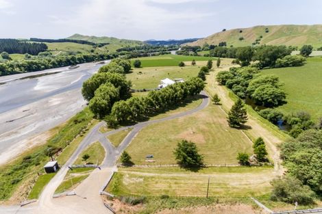 Photo of property in 797 Pourerere Road, Omakere, Waipawa, 4271