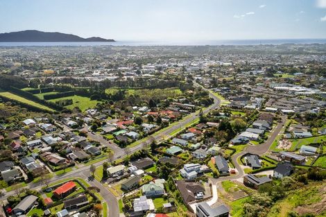 Photo of property in 11a Poneke Drive, Waikanae, 5036