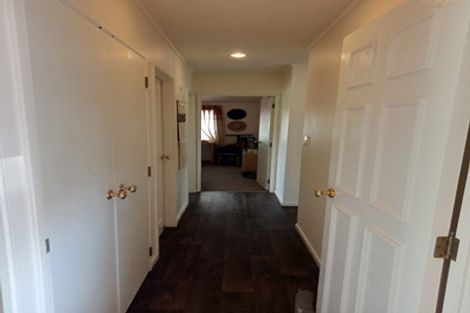 Photo of property in 9 San Fernando Way, Henderson, Auckland, 0612