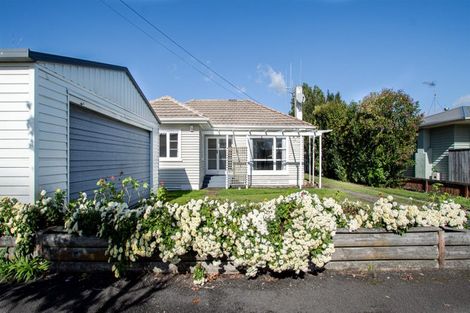Photo of property in 16 Oxford Street, Fairfield, Hamilton, 3214