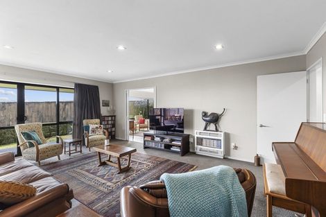 Photo of property in 29 Johnstone Drive, Fitzherbert, Palmerston North, 4410