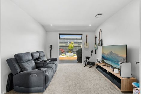 Photo of property in 6 Fairbairn Close, Halswell, Christchurch, 8025