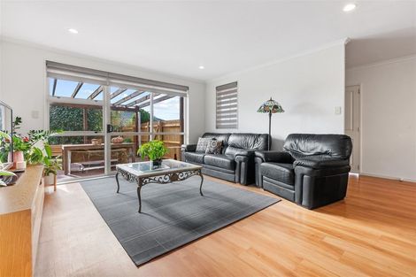 Photo of property in 15 Mt Lebanon Crescent, The Gardens, Auckland, 2105