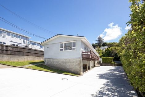 Photo of property in 10 Kahikatea Grove, Paparangi, Wellington, 6037