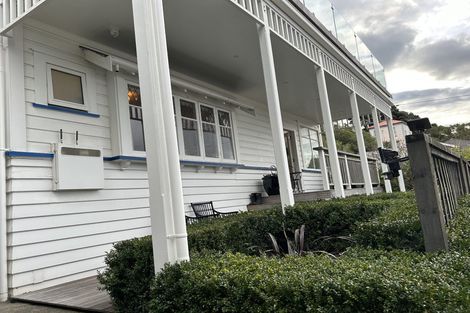 Photo of property in 10 Oriental Terrace, Mount Victoria, Wellington, 6011