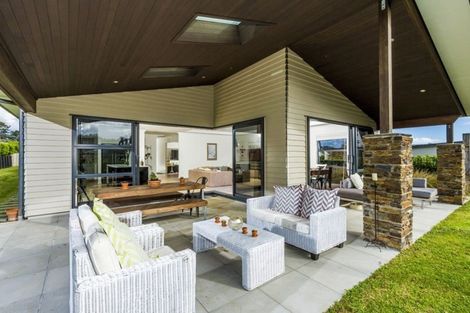 Photo of property in 1 Eric Farley Drive, Kumeu, 0810