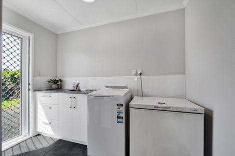 Photo of property in 3 Green Lane, Hawera, 4610