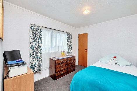 Photo of property in 2/4 Spring Grove, Henderson, Auckland, 0612