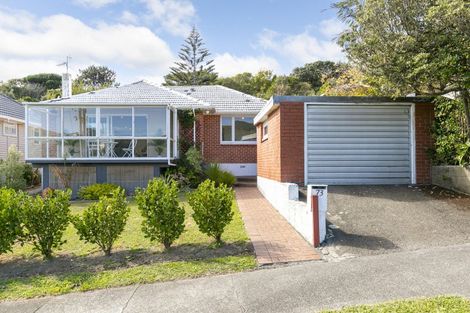 Photo of property in 73 Taylor Terrace, Tawa, Wellington, 5028