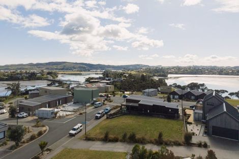 Photo of property in 3 Omahina Street, Raglan, 3225