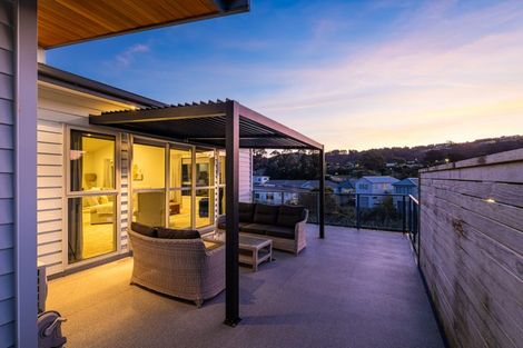 Photo of property in 27 Flotilla Place, Whitby, Porirua, 5024