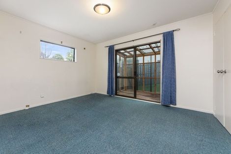 Photo of property in 3 Thalia Place, Totara Vale, Auckland, 0629