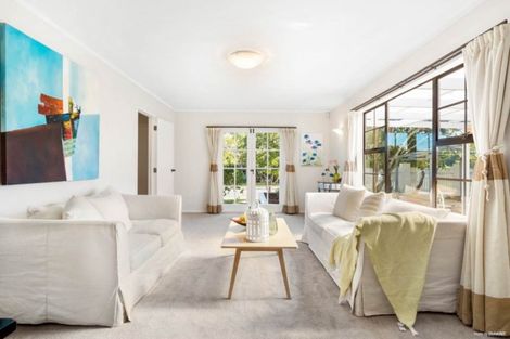 Photo of property in 11 James Evans Drive, Northcote, Auckland, 0627