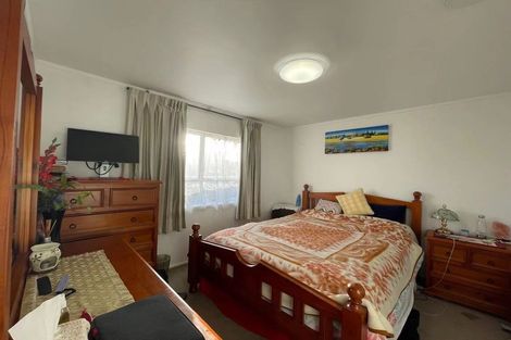 Photo of property in 1/10 Ballater Place, Highland Park, Auckland, 2010