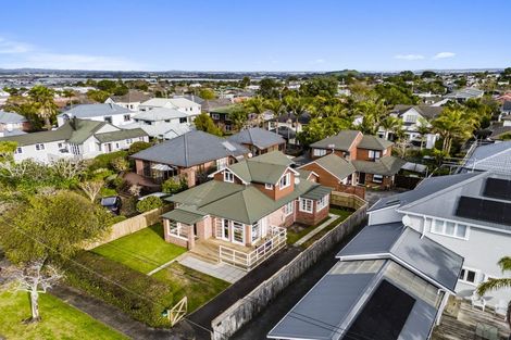 Photo of property in 13 Horotutu Road, Greenlane, Auckland, 1061