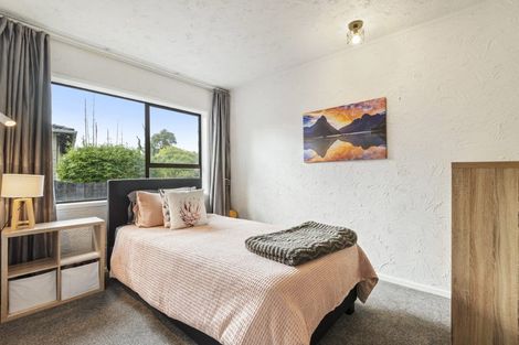 Photo of property in 10 Portsea Place, Chatswood, Auckland, 0626