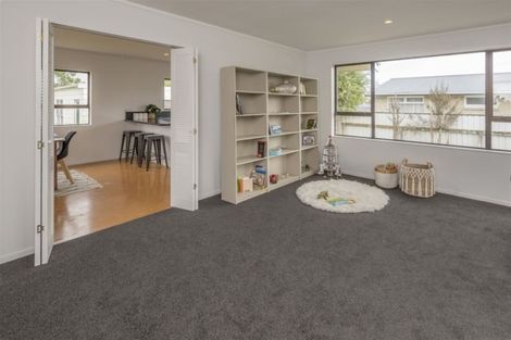 Photo of property in 6 Highbury Drive, Levin, 5510