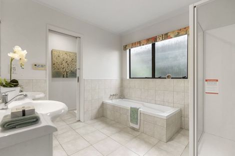 Photo of property in 1/13 Garadice Road, Rothesay Bay, Auckland, 0630