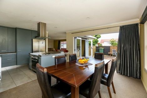 Photo of property in 73 Vivian Street, New Plymouth, 4310