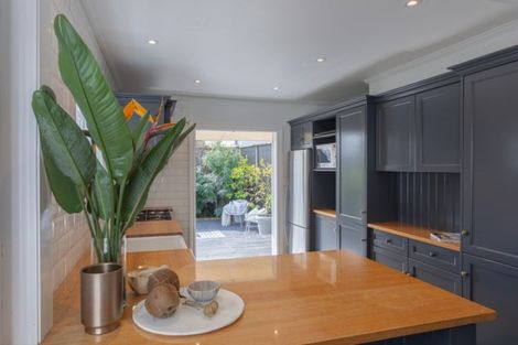 Photo of property in 2/2 Calliope Road, Devonport, Auckland, 0624