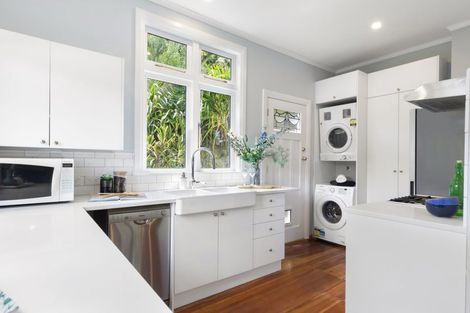 Photo of property in 64 Hungerford Road, Houghton Bay, Wellington, 6023