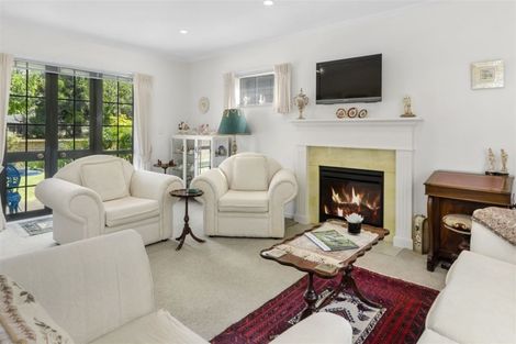 Photo of property in 1/274 East Coast Road, Forrest Hill, Auckland, 0620