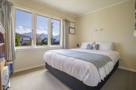 Photo of property in 23 Home Street, Manapouri, 9679