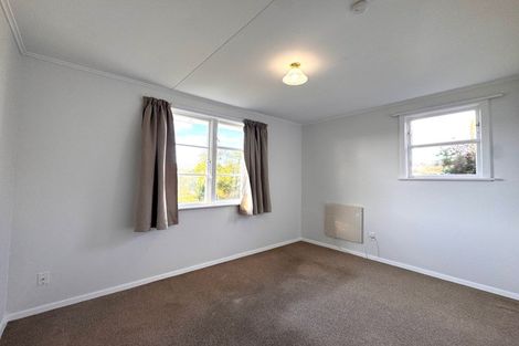 Photo of property in 135 Ruskin Road, Newlands, Wellington, 6037