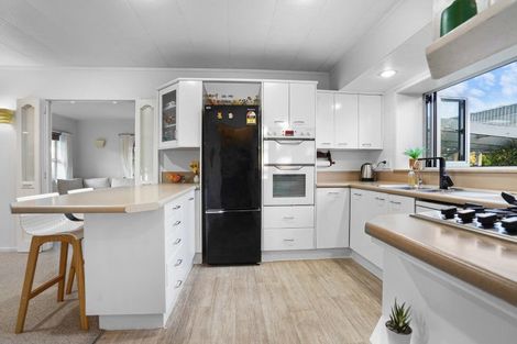 Photo of property in 1 Camellia Place, Hamilton Lake, Hamilton, 3204