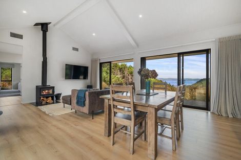 Photo of property in 124 Highland Drive, Acacia Bay, Taupo, 3385