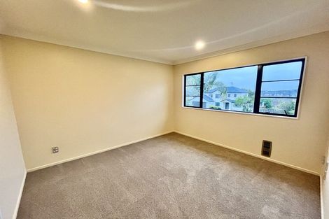Photo of property in 5 Maidstone Place, Oteha, Auckland, 0632