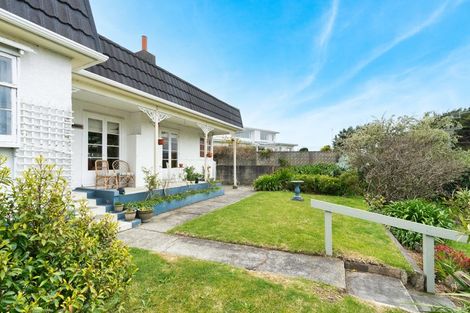 Photo of property in 89 Golf Road, Paraparaumu Beach, Paraparaumu, 5032