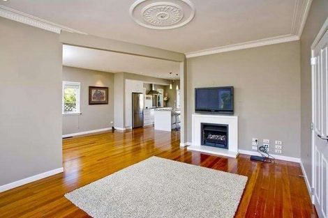 Photo of property in 60 Eversleigh Road, Belmont, Auckland, 0622
