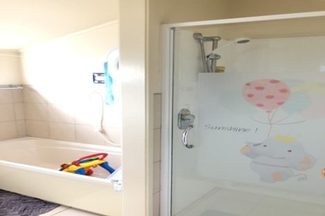 Photo of property in 2/66 Buscomb Avenue, Henderson, Auckland, 0610