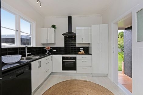 Photo of property in 116 Mcleod Street, Camberley, Hastings, 4120