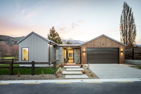 Photo of property in 1 Kamana Rise, Wanaka, 9382