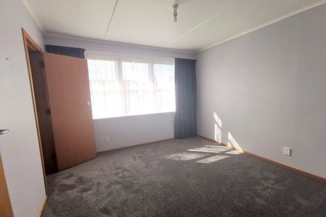 Photo of property in 11 Robert Burke Place, Henderson, Auckland, 0612