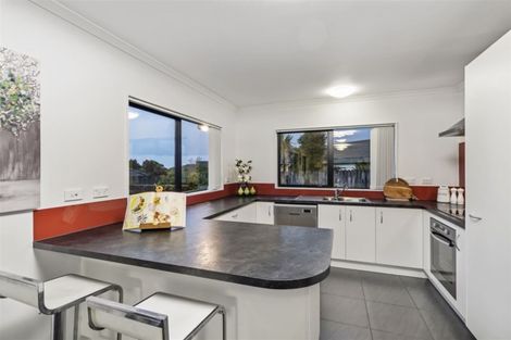 Photo of property in 10 Bokeen Lane, Flat Bush, Auckland, 2019