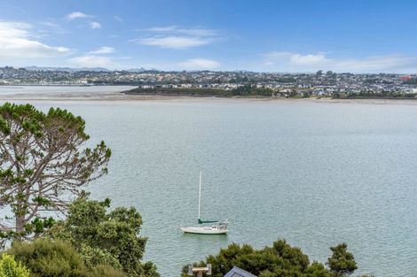 Photo of property in 32 Brigantine Drive, Beach Haven, Auckland, 0626