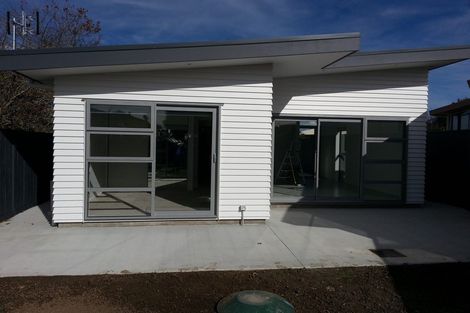 Photo of property in 36 Caribbean Drive, Unsworth Heights, Auckland, 0632