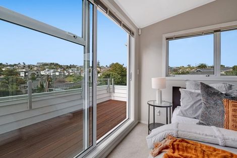 Photo of property in 21 Korotaha Terrace, Rothesay Bay, Auckland, 0630