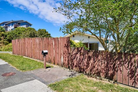 Photo of property in 1 Forglen Place, Tawa, Wellington, 5028