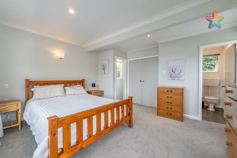Photo of property in 15 Ferry Road, Days Bay, Lower Hutt, 5013