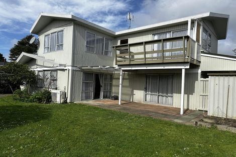 Photo of property in 12 Halberg Street, Papakura, 2110