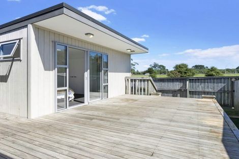 Photo of property in 2/8 Paul Place, Pakuranga, Auckland, 2010