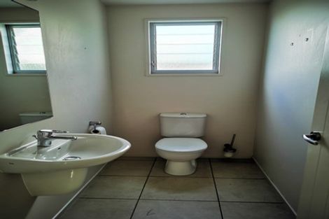 Photo of property in 20 Bournemouth Terrace, Murrays Bay, Auckland, 0630