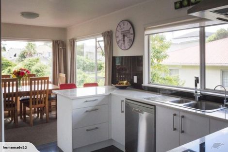 Photo of property in 2/218 East Coast Road, Forrest Hill, Auckland, 0620