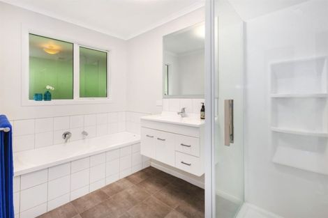 Photo of property in 1 Banks Boulevard, Whitby, Porirua, 5024